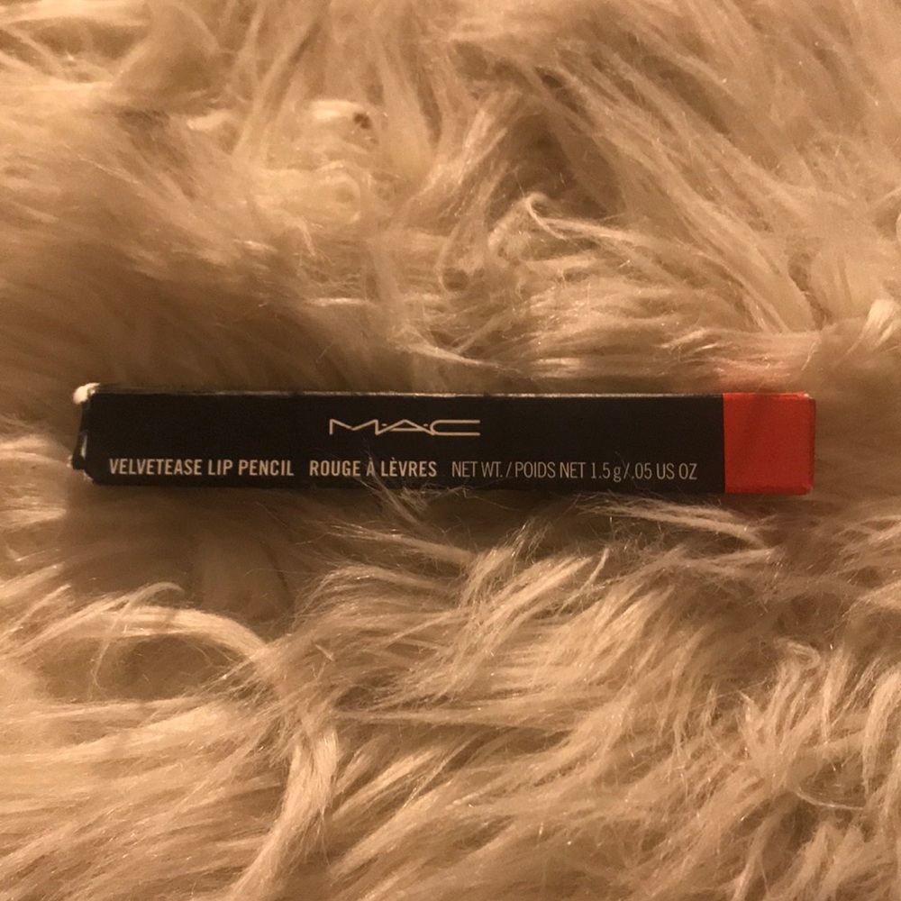 NWT MAC VELVETEEN LIP PENCIL
